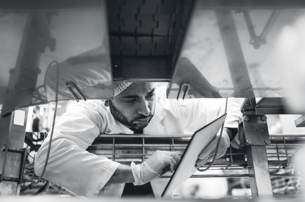 The Myth of Augmented Reality in Manufacturing – Pakko De La Torre ...